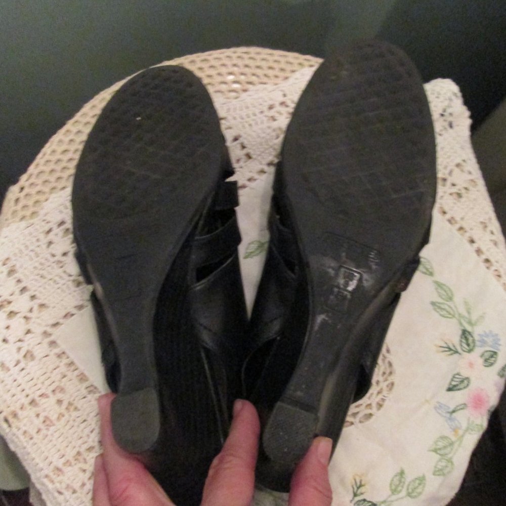 Aerosoles Peep Toe Lace Sandals 9m Black - Picture 2 of 3